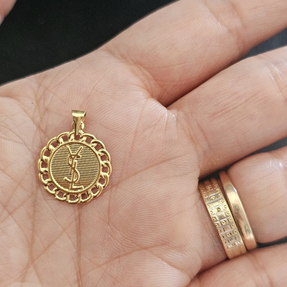 18k Real Saudi Gold Round Pendant